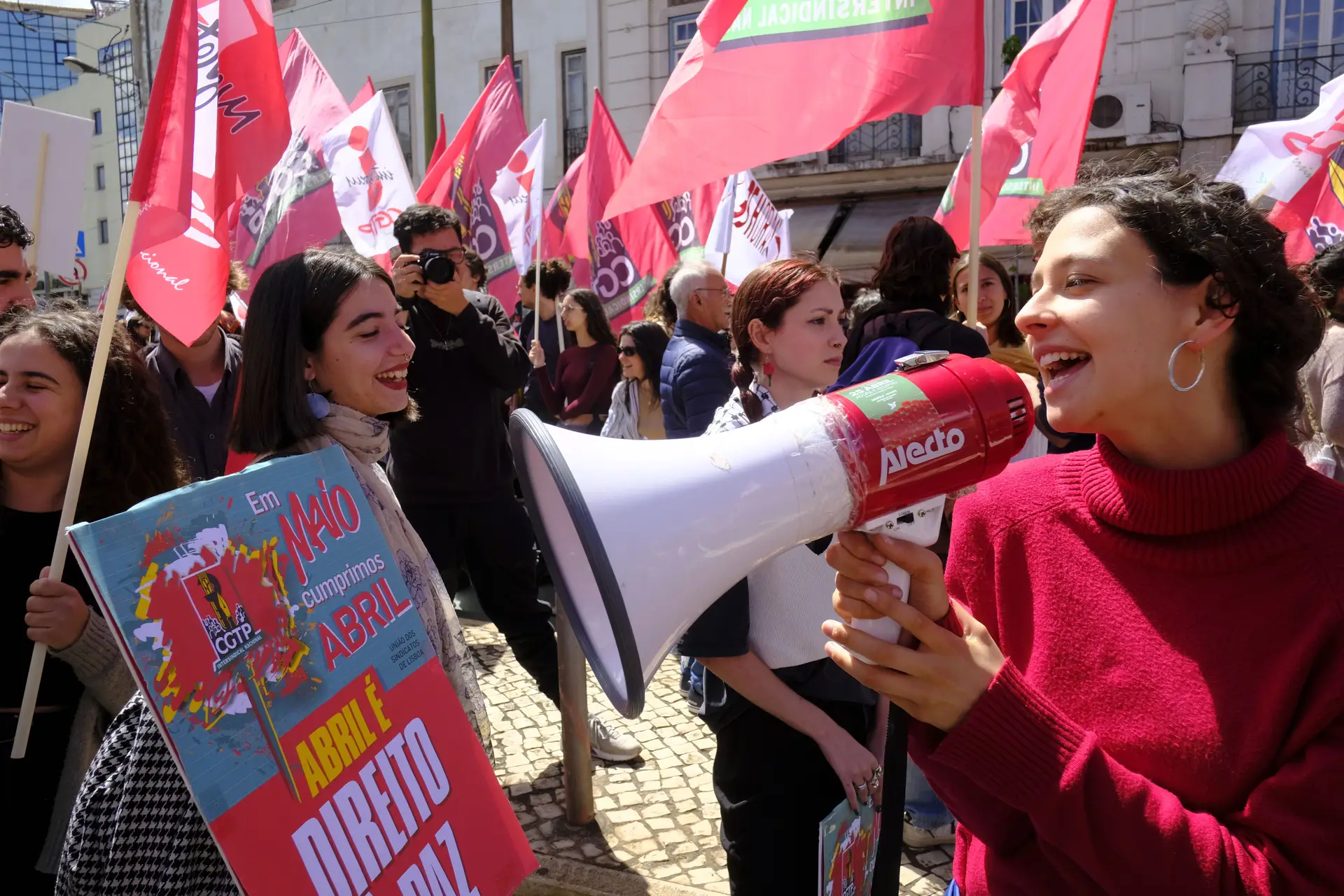 A manifestação arrancou perto das 15h30 do Martim Moniz onde se juntaram vários grupos ao início da tarde
