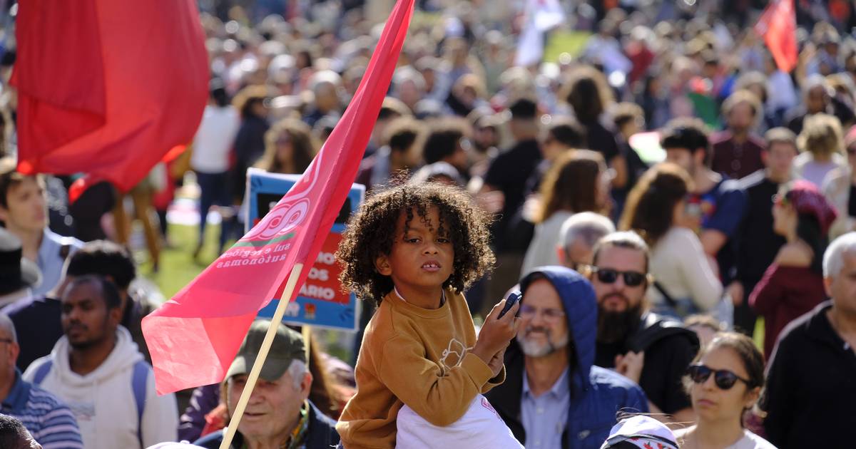 “Abril trouxe Maio”: milhares juntaram-se no 50.º Dia do Trabalhador, em liberdade