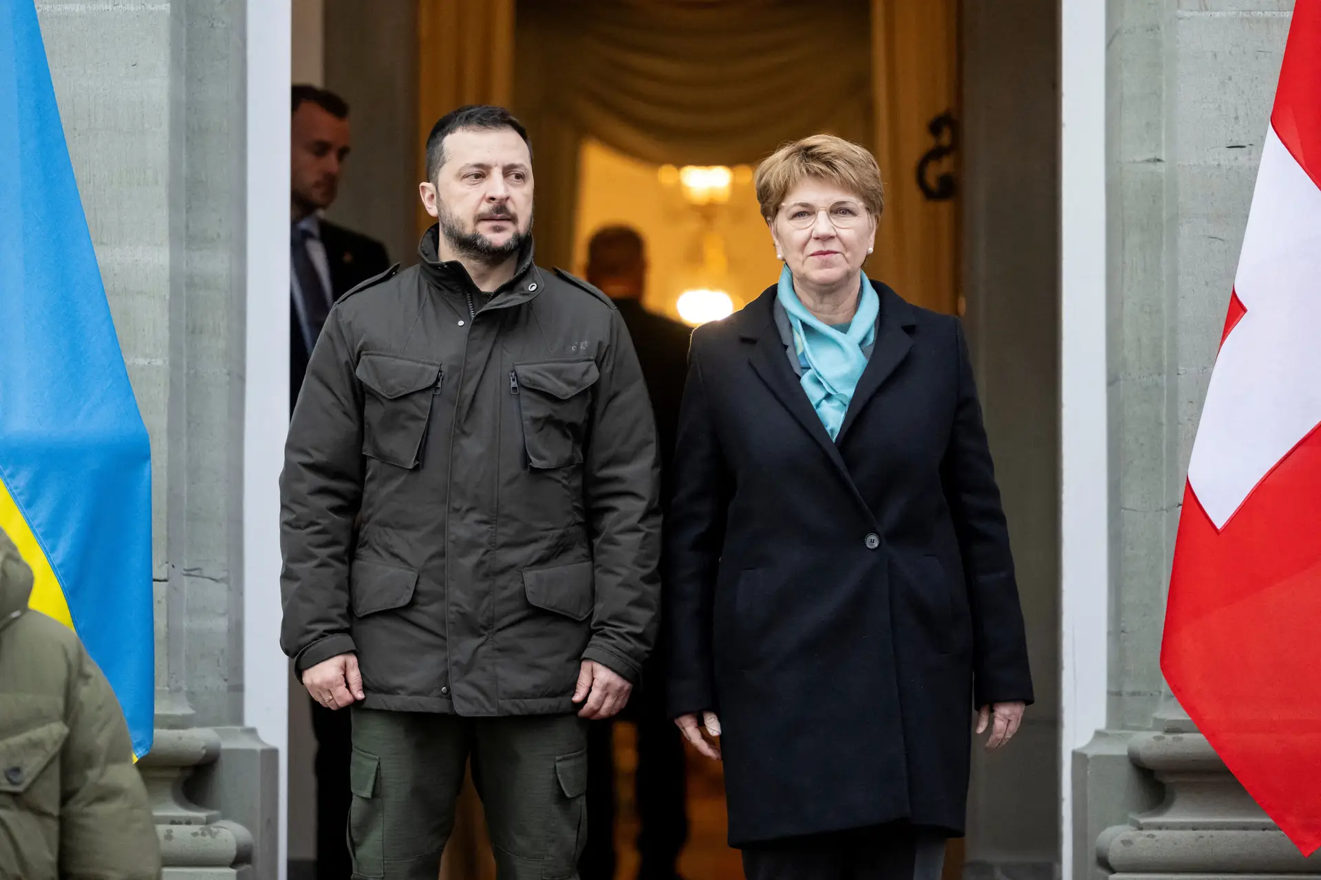 O Presidente ucraniano, Volodymyr Zelensky, com a Presidente suíça, Viola Amherd