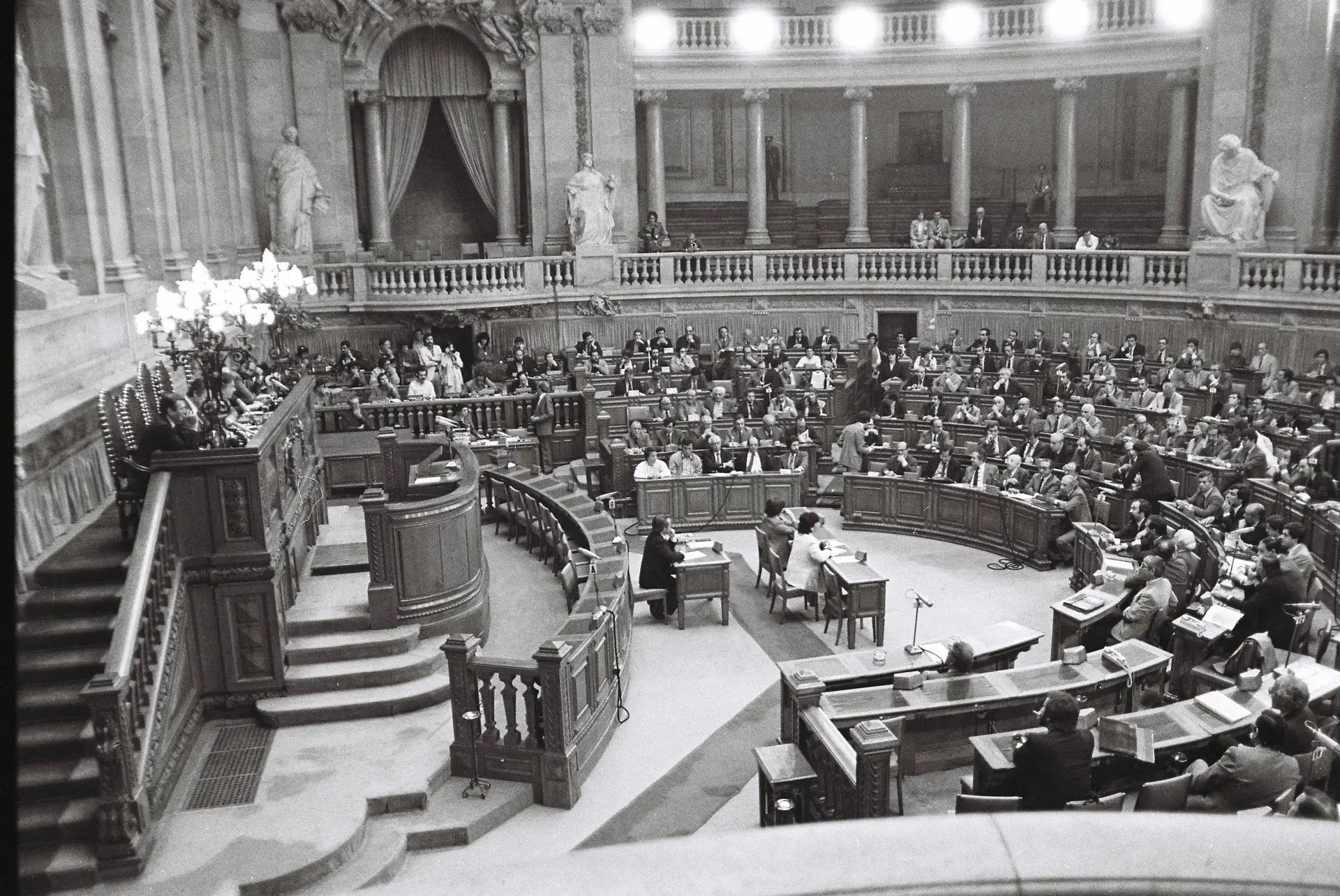A Assembleia Constituinte, em 1975