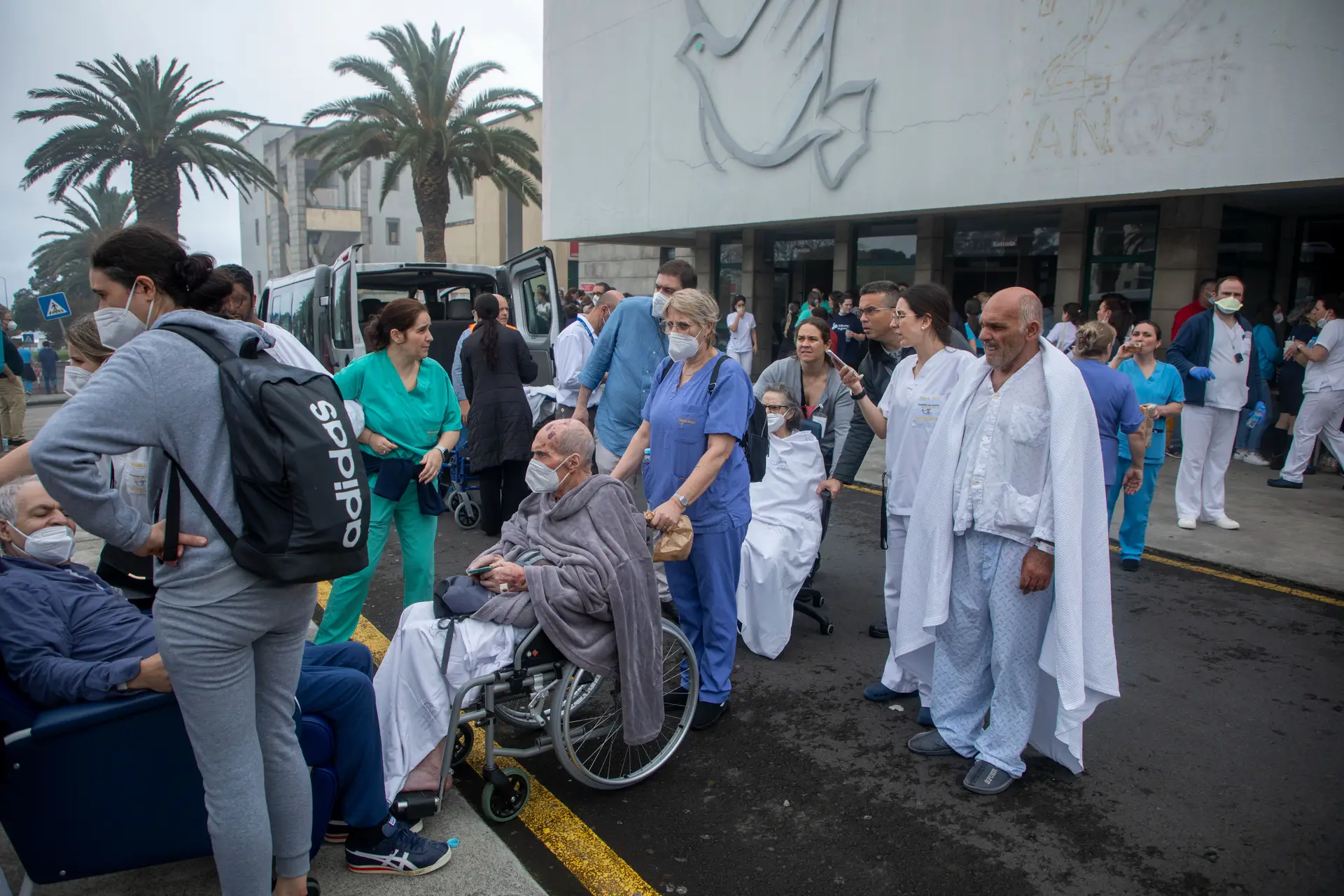 L’incendie à l’hôpital de Ponta Delgada est considéré comme maîtrisé, mais le service d’urgence reste fermé