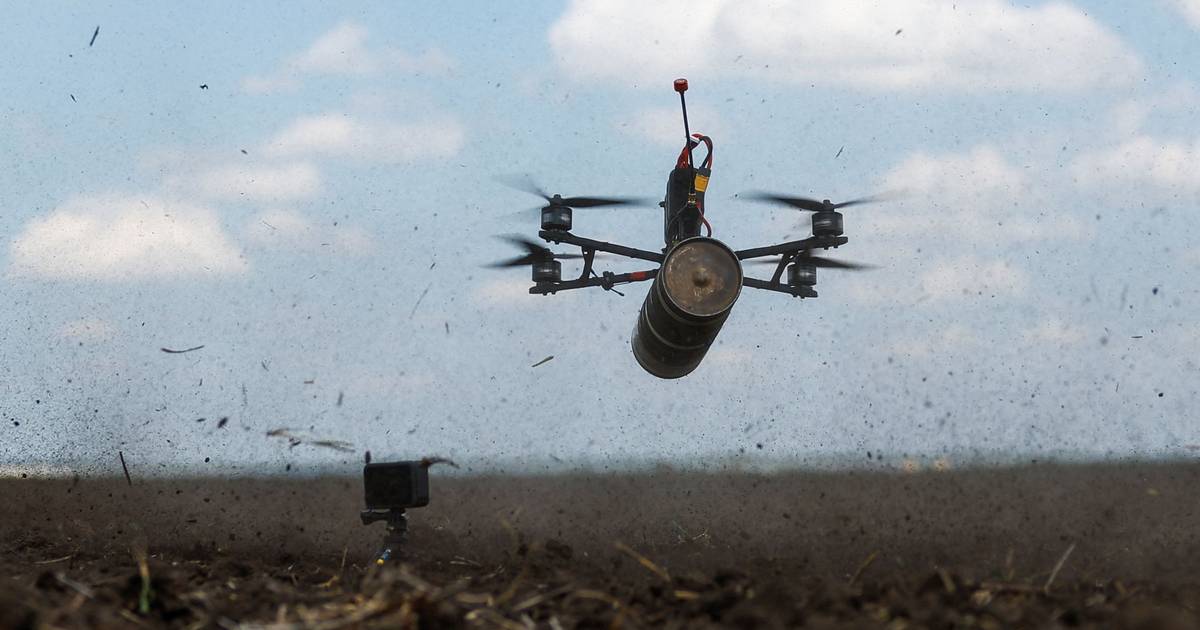 Drone ucraniano provoca incêndio em refinaria russa