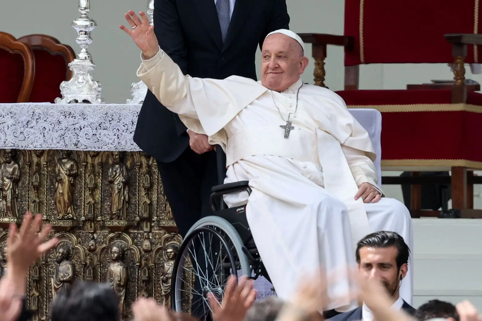 Papa pede "reparação" pelos abusos cometidos inclusive pela Igreja