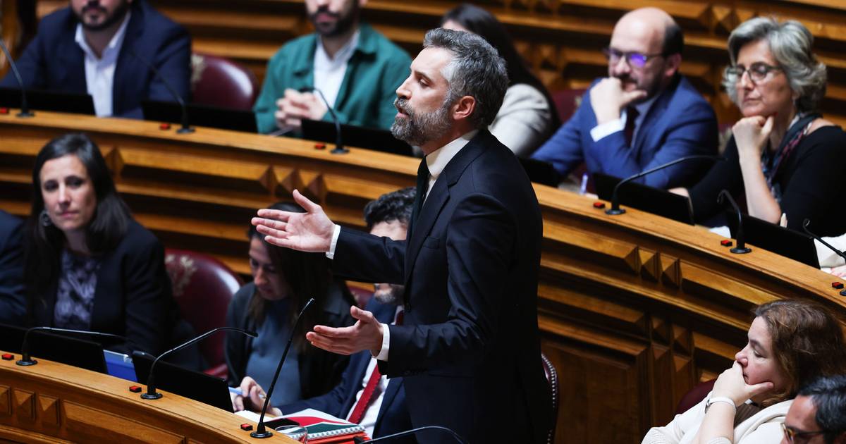 Pedro Nuno critica posição do presidente da AR e defende combate ao discurso xenófobo