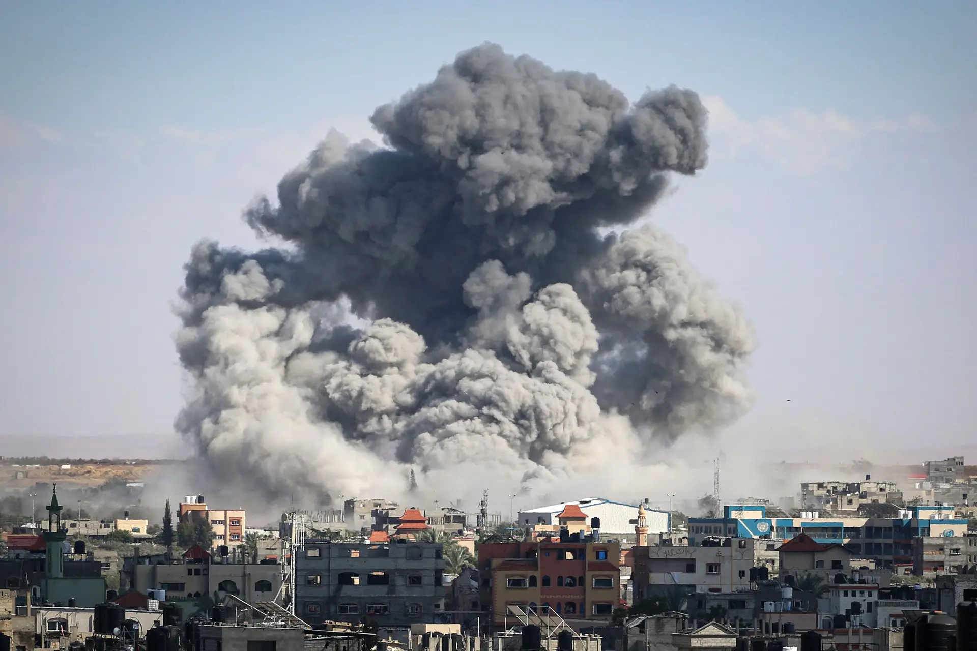 Hamas aceita acordo de cessar-fogo, mas Israel diz que é “truque” e avança com ofensiva em Rafah: guerra, dia 212
