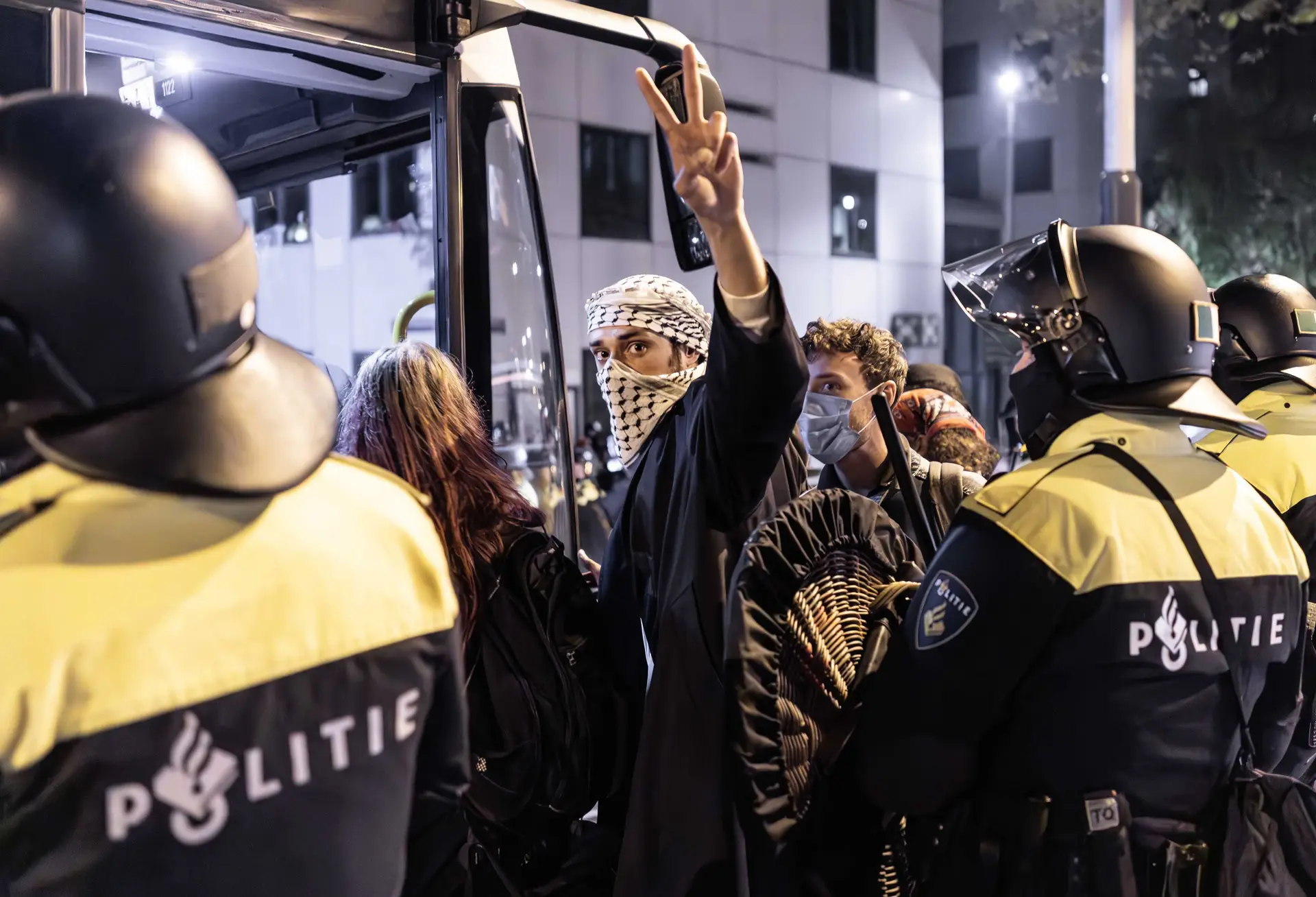 Mais de uma centena de manifestantes pró-Palestina detidos em Amesterdão