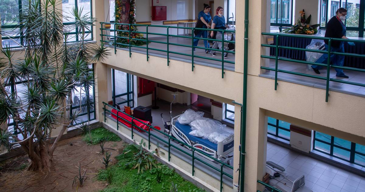Utentes da hemodiálise do hospital de Ponta Delgada vão começar a regressar aos Açores
