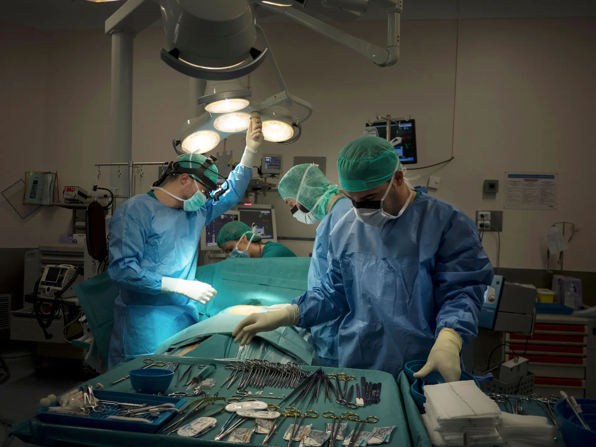 Hospital de Guimarães quer reter profissionais no SNS em troca de doutoramentos e pós-graduações