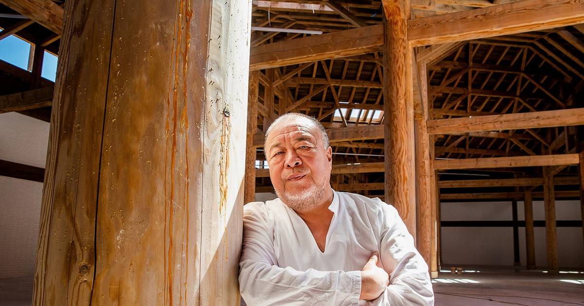 Ai Weiwei proibido de entrar na Suíça: artista chinês radicado em Portugal foi enviado para o Reino Unido