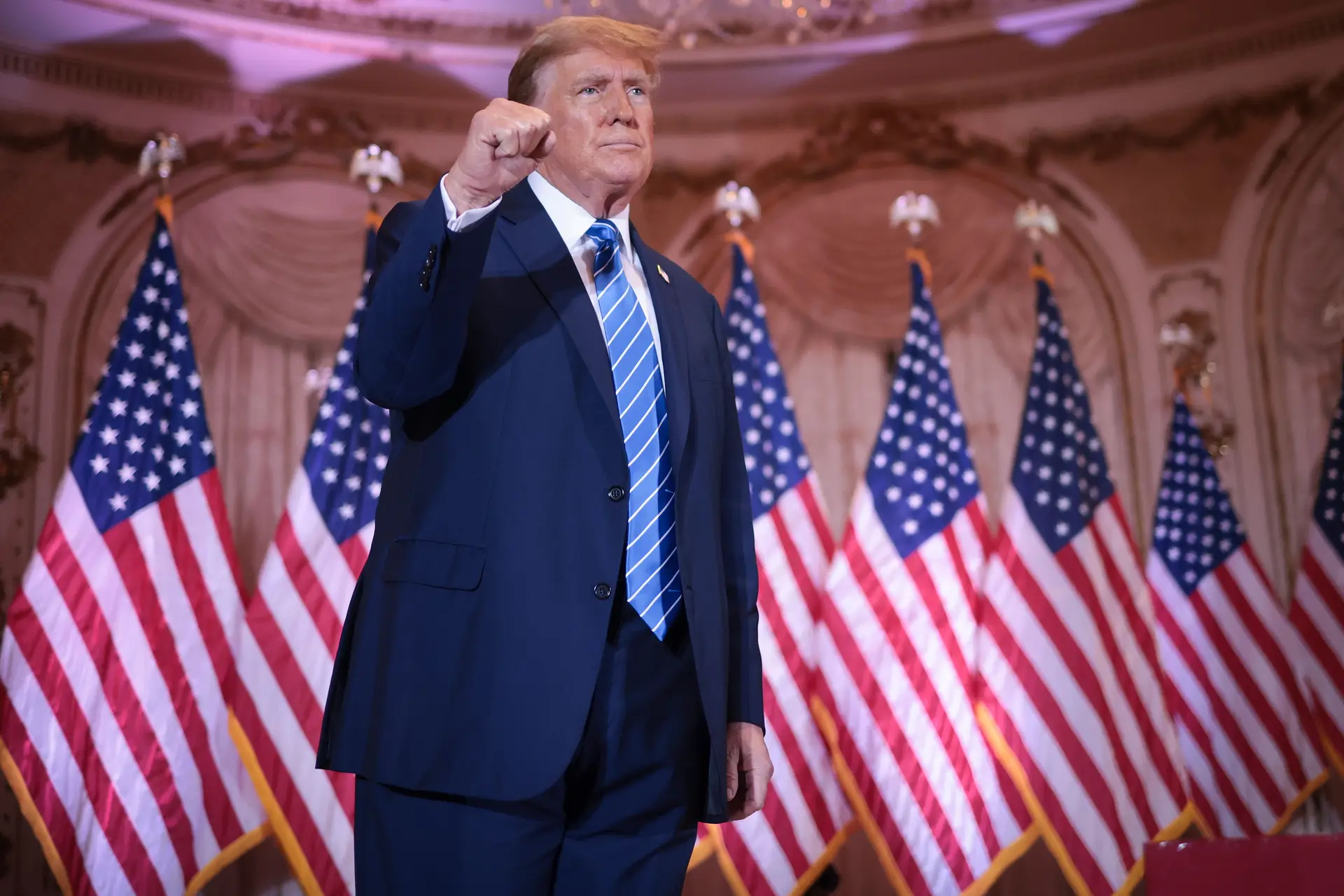 Trump prometeu levantar restrições a petrolíferas em troca de 1000 milhões para a sua campanha
