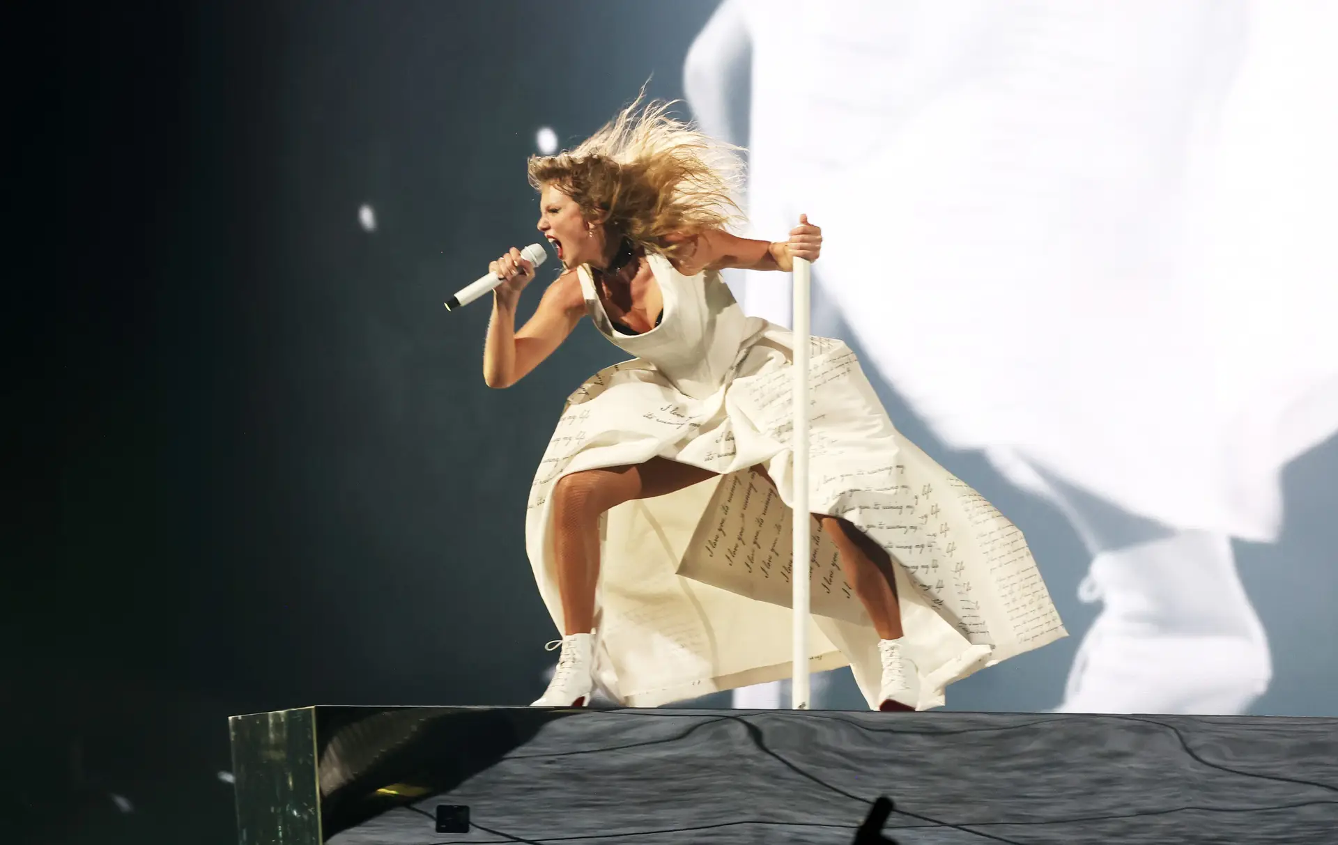 A “Eras Tour” de Taylor Swift chegou à Europa: tudo sobre o primeiro concerto, em Paris