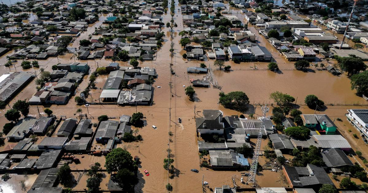 Sobe para 137 o número de mortos nas inundações no sul do Brasil