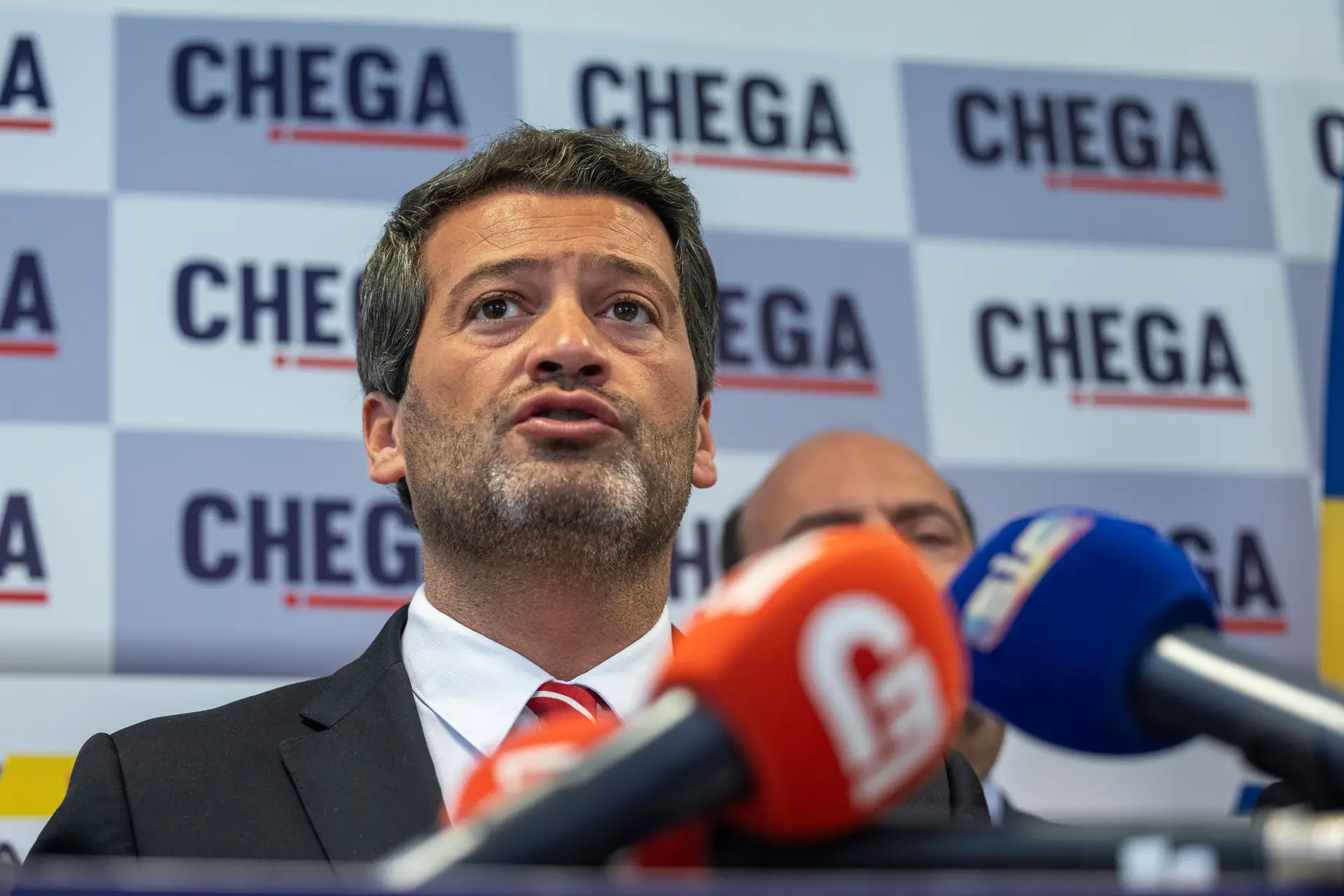 "Processo ilegítimo", "autoflagelação", "suicídio financeiro": Chega insiste em processo contra PR apesar de chumbo garantido
