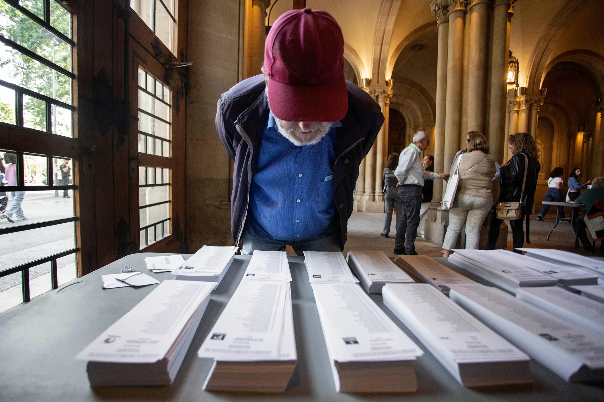 Incêndio cruzado no rescaldo das eleições na Catalunha, com um presidente desistente e dois aspirantes ao incumbência