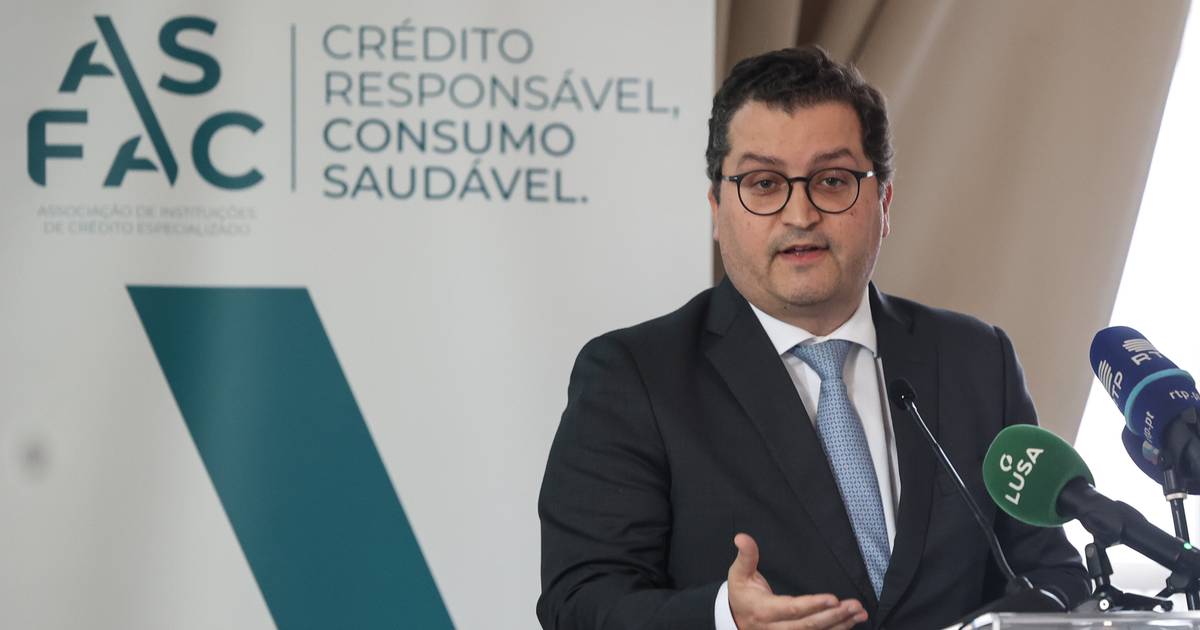 Miranda Sarmento tranquiliza Eurogrupo sobre equilíbrio das contas públicas