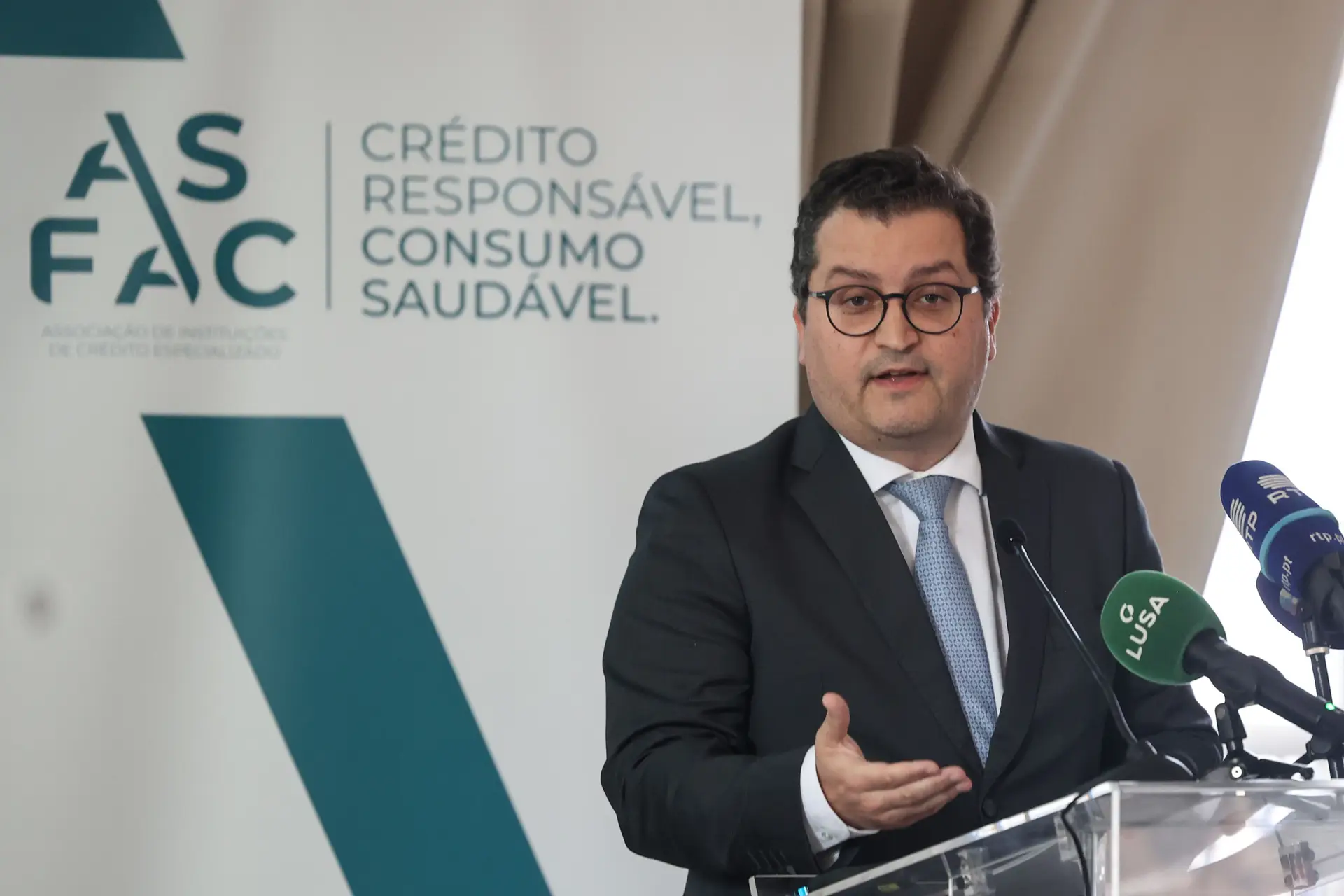 Miranda Sarmento tranquiliza Eurogrupo sobre equilíbrio das contas públicas
