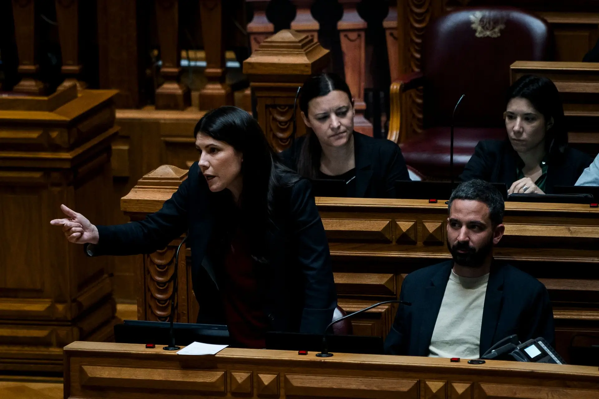 “Demasiado vago”, um “grande envelope com pouco conteúdo”, um mero “conjunto de intenções”: as críticas dos partidos ao pacote anticorrupção