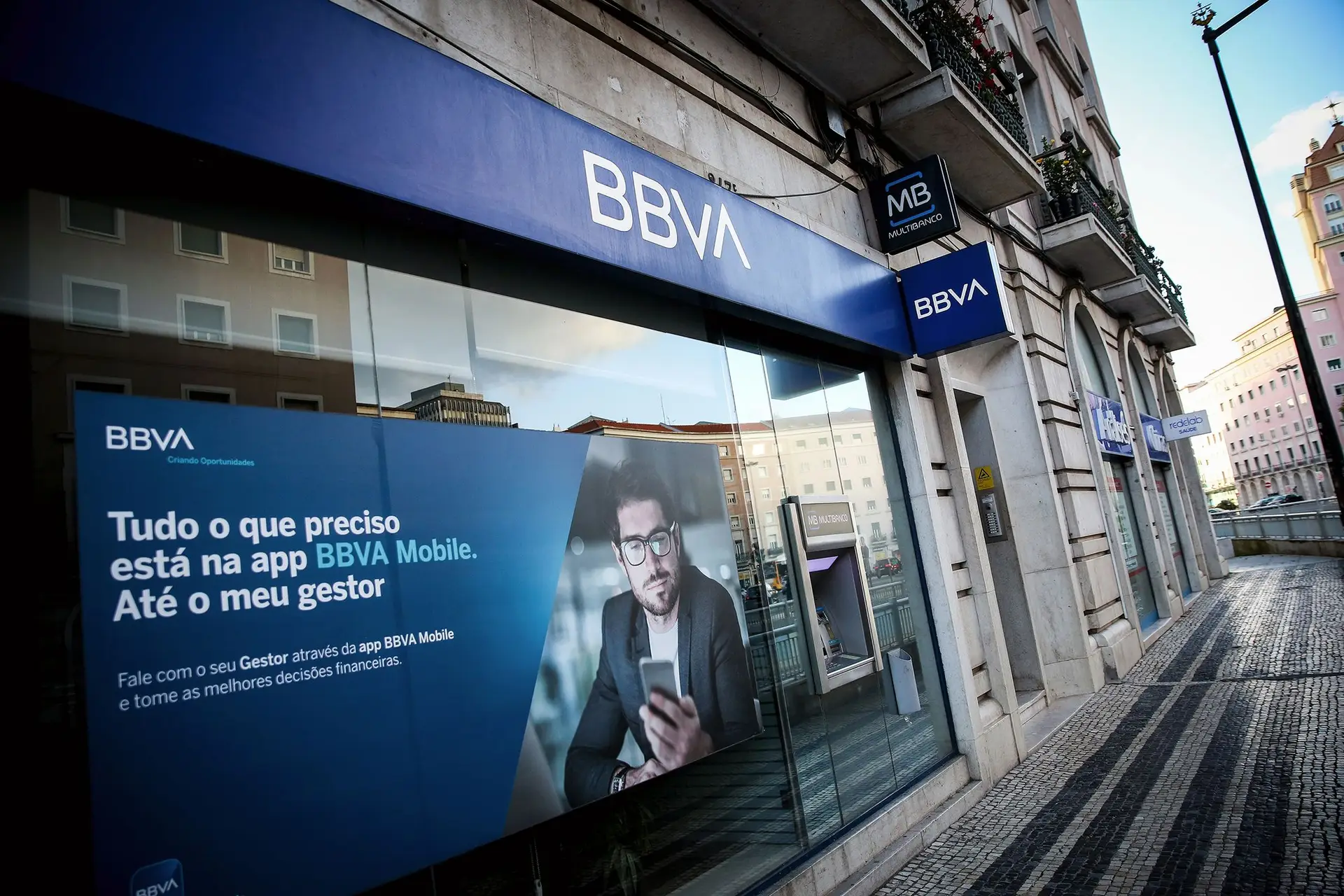 O BBVA tem sucursal em Portugal com mais de 400 trabalhadores. Sabadell tem peso muito mais reduzido