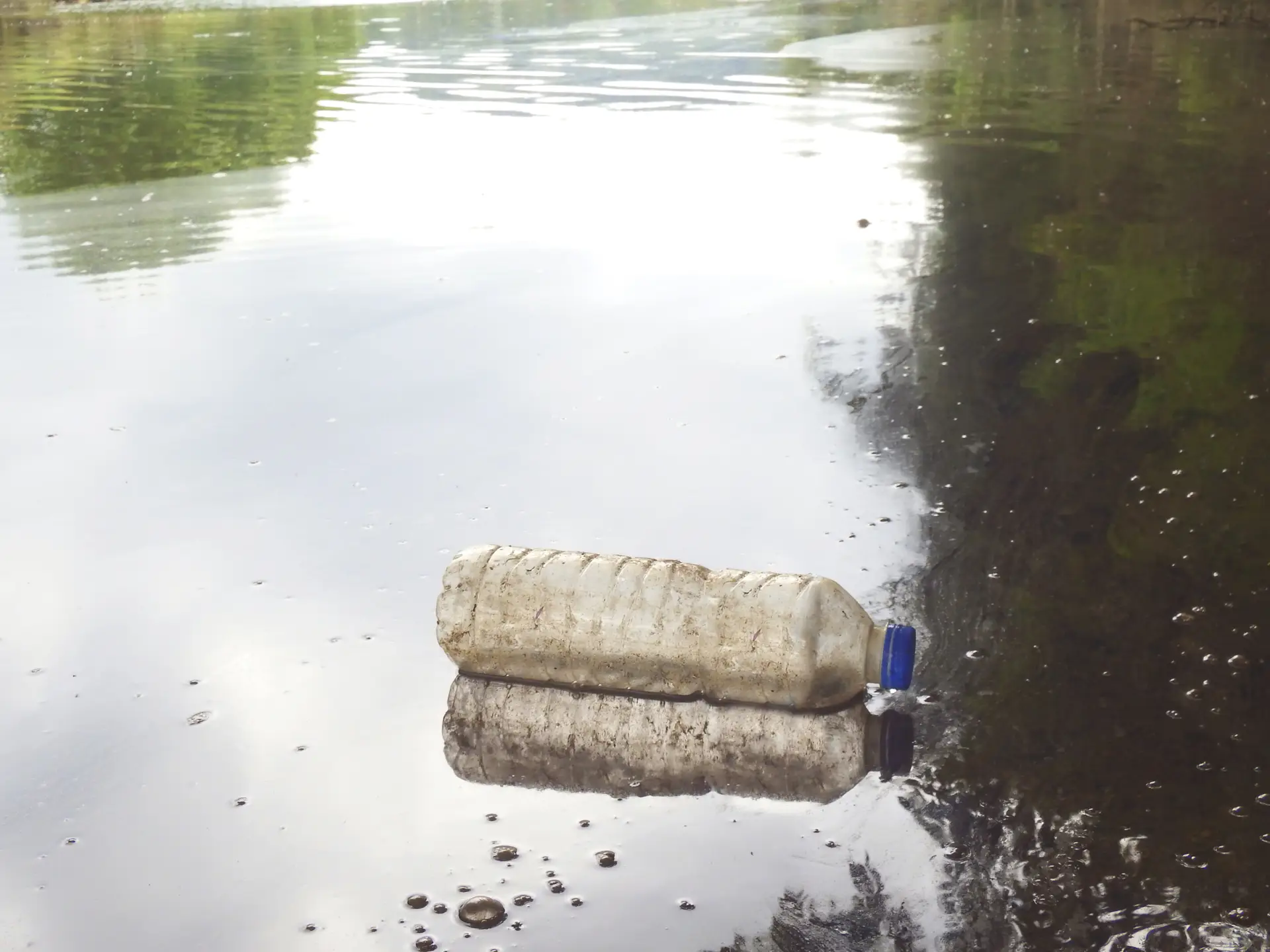 Ativista lança ao mar garrafas com arroz para salvar vidas na Coreia do Norte