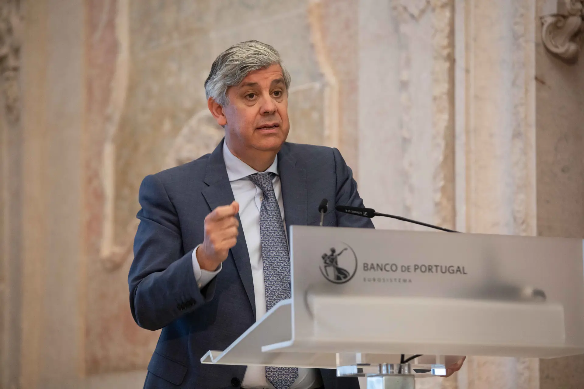 "Queremos um bolero... mas simples, as mudanças bruscas não nos agradam": Centeno foi a Madrid explicar como deve ser um banqueiro central