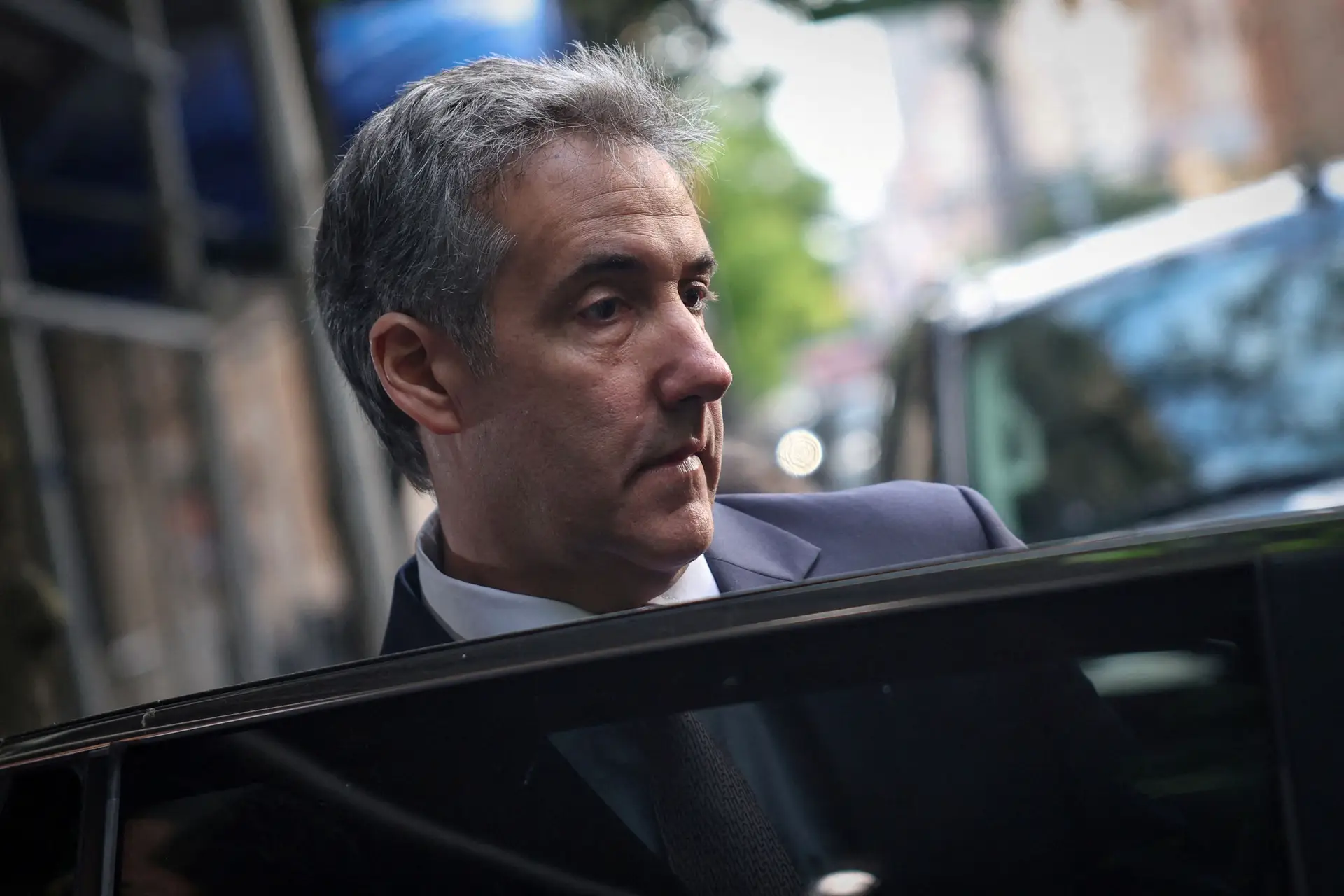 Michael Cohen a sair de sua casa para o tribunal de Manhattan, para testemunhar contra Donald Trump