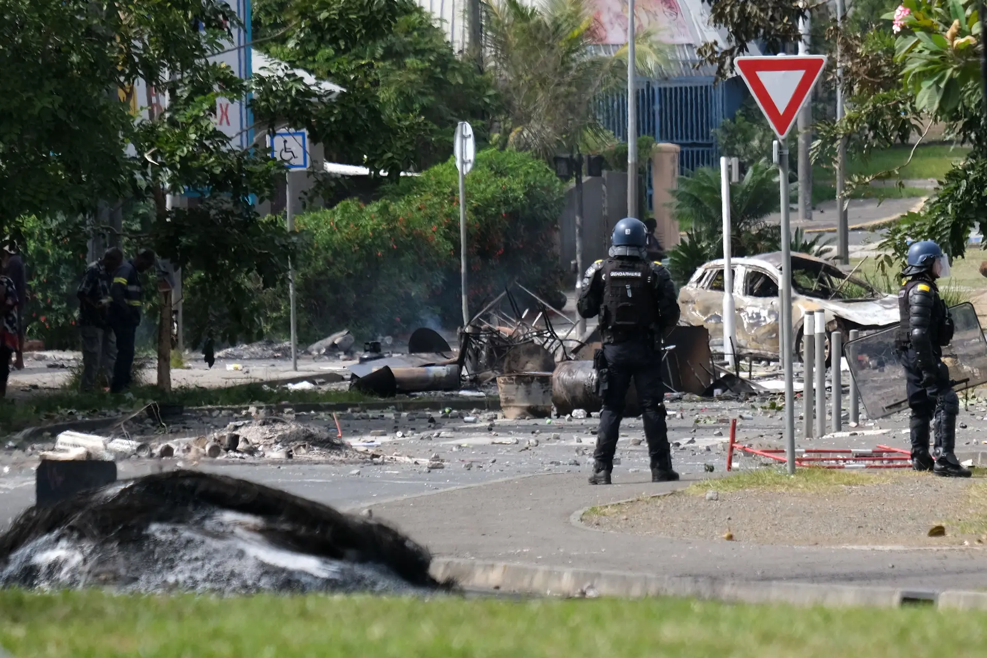 Polícia francesa nos protestos na Nova Caledónia em maio de 2024