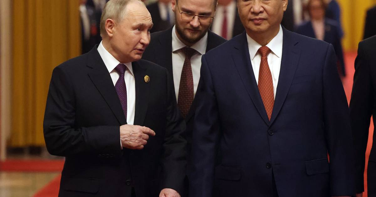 Xi Jinping recebe Putin em Pequim: antes da reunião à porta fechada, houve uma receção com honras militares