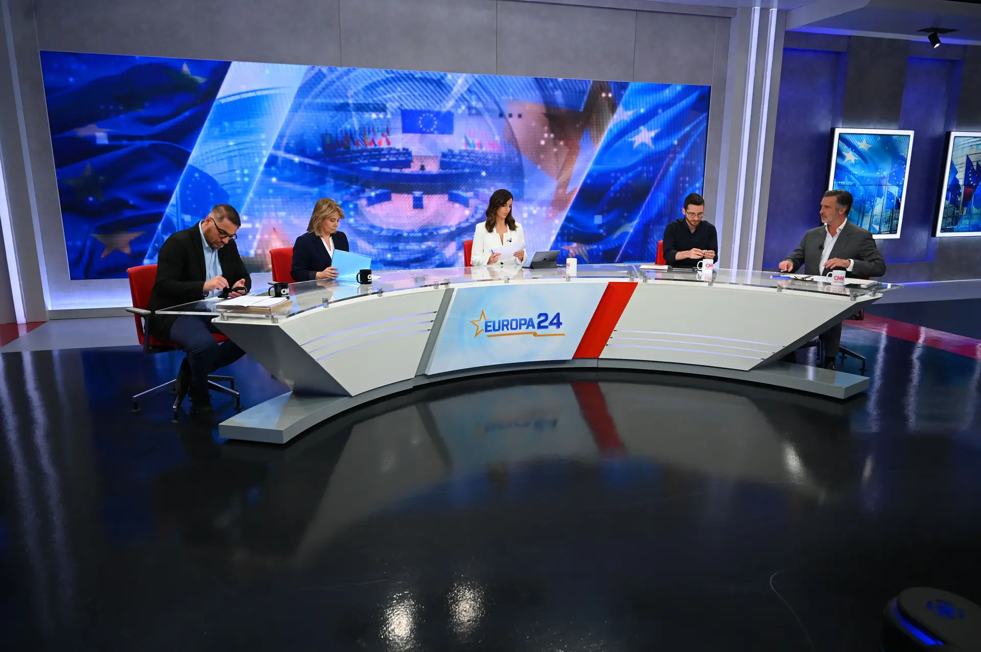 BE e IL disputam eleitores: liberais acusam BE de ser “eurosonso”, bloquistas dizem que Cotrim ajudou a vender vistos gold
