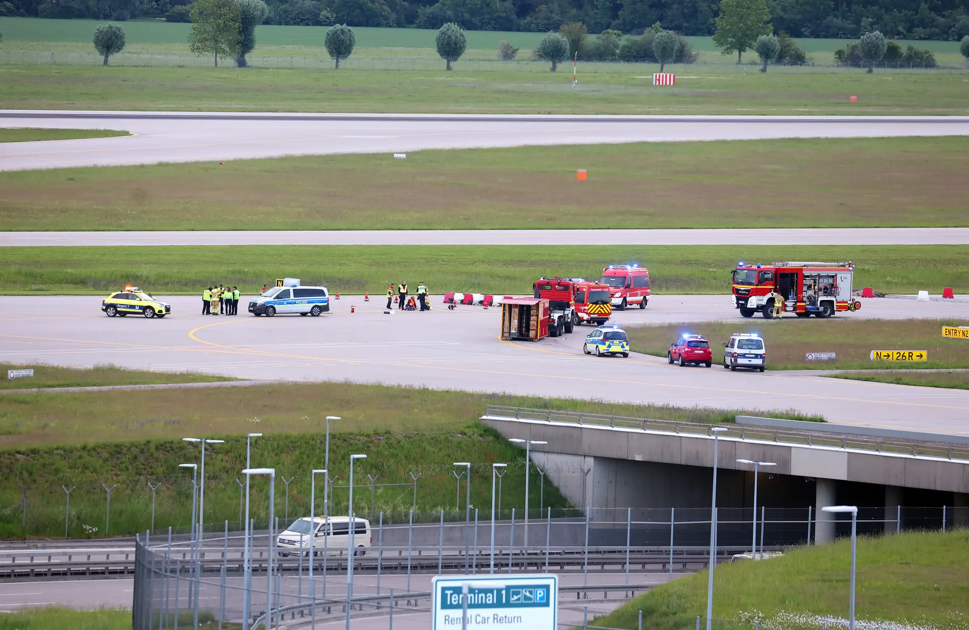 Klimaaktivisten haben den deutschen Flughafen München vorübergehend geschlossen