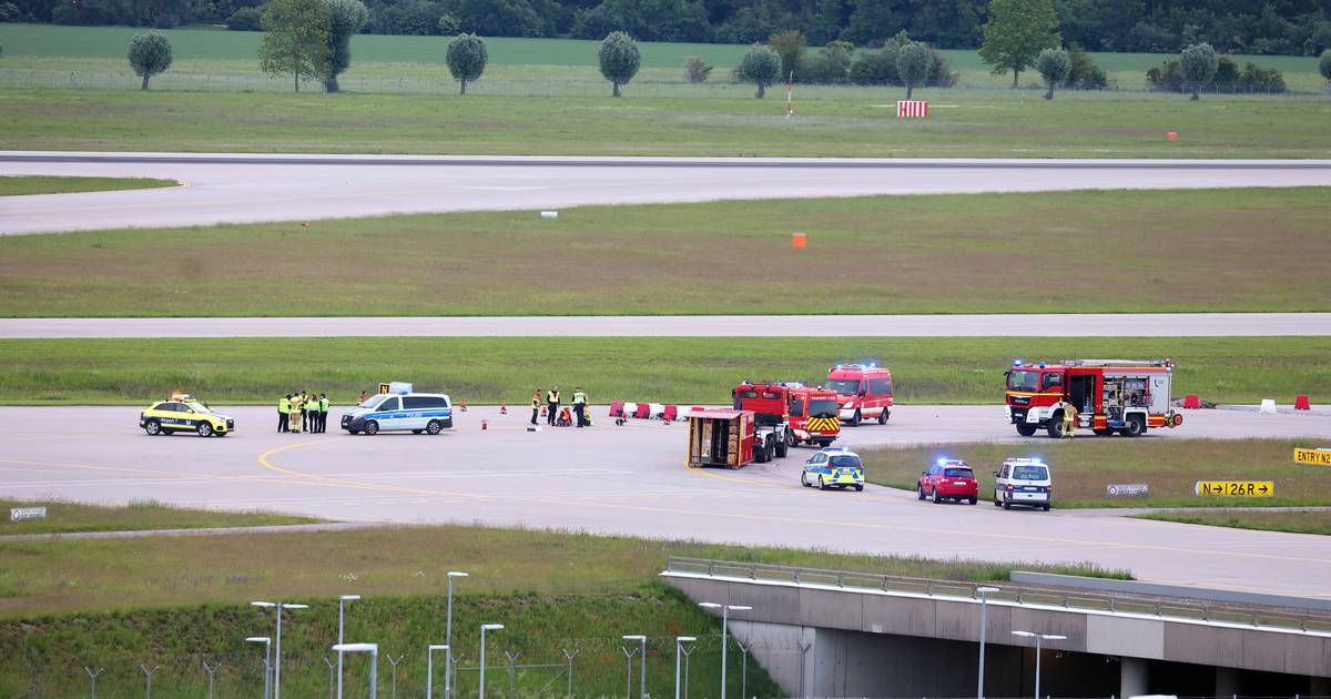 Ativistas climáticos bloqueiam temporariamente o aeroporto de Munique, na Alemanha