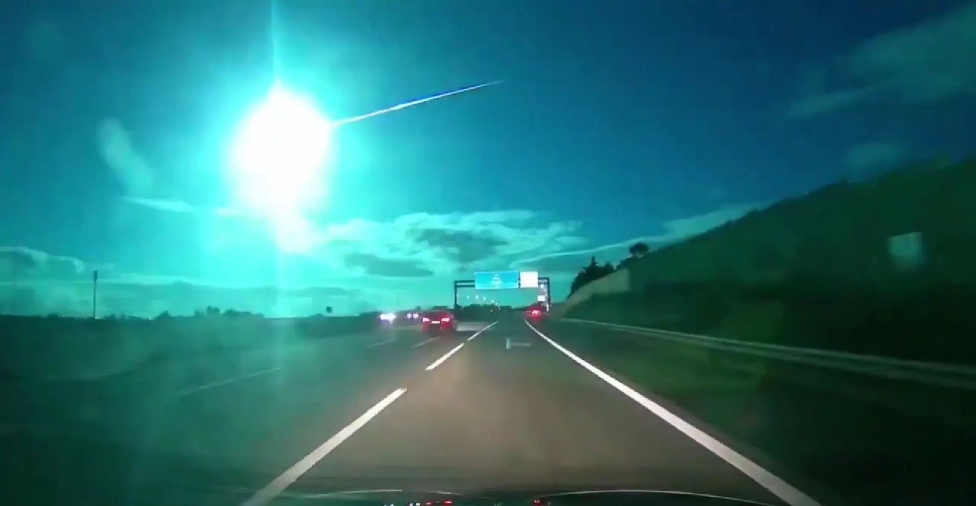 Meteor?  Und Meteorit?  „Erst nach der Berechnung der Flugbahn kann man nachvollziehen, ob noch Material vorhanden ist und wo der Absturz stattgefunden hat.“