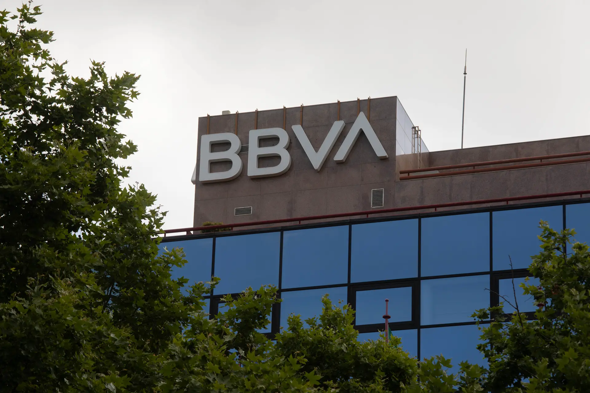 Banco Sabadell reitera rejeição a OPA do BBVA e apela para recusa dos acionistas