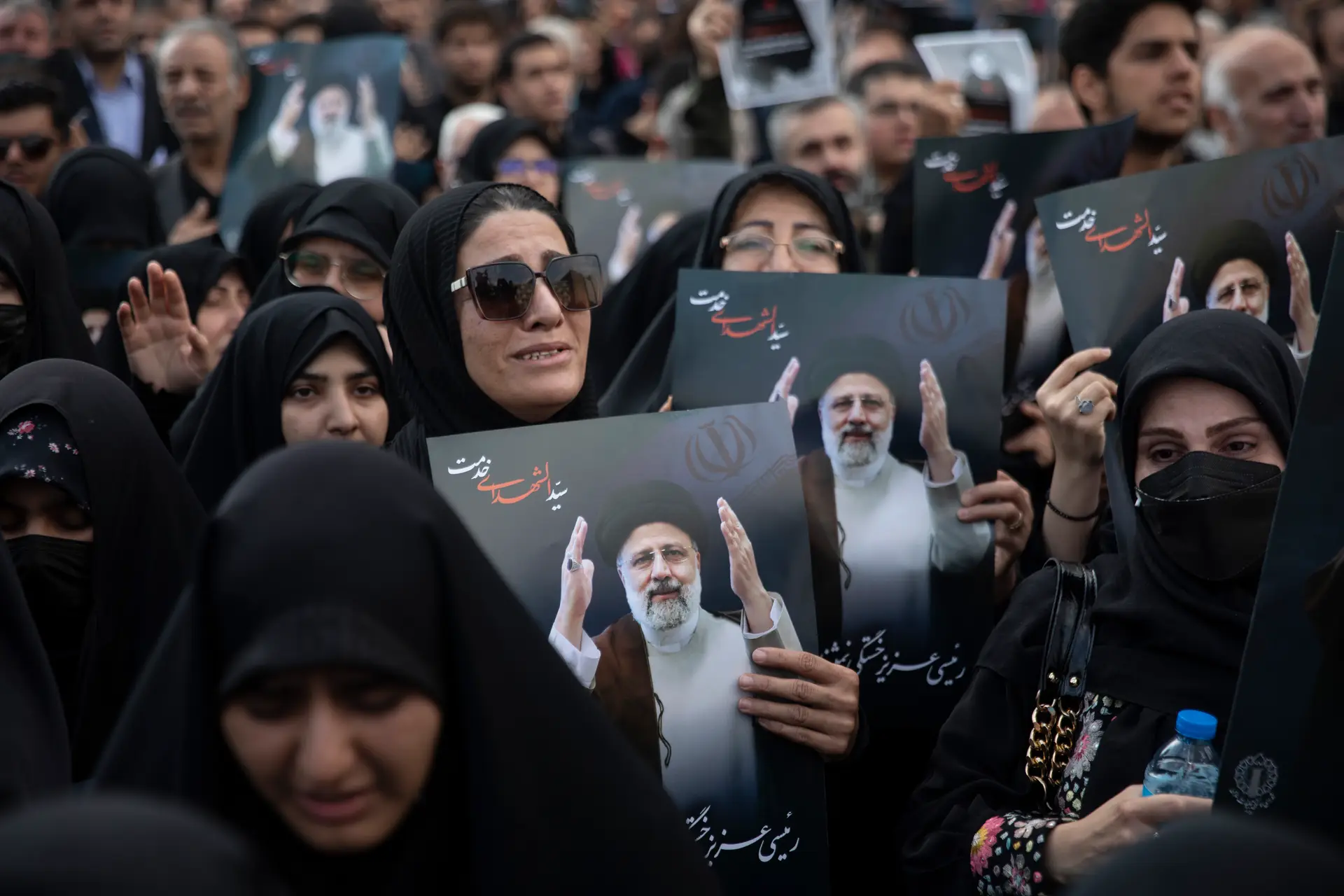 Começaram as cerimónias fúnebres do Presidente iraniano