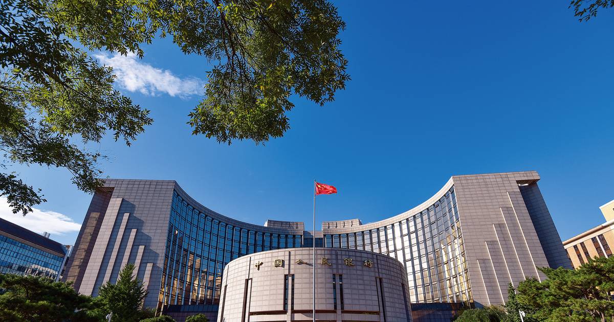 A semana no mundo: Das taxas de juro do Banco Central da China aos negócios da Prada