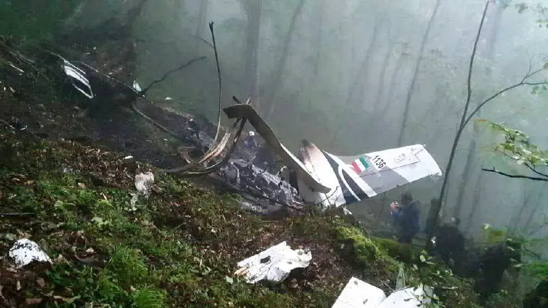 Destroços do helicóptero onde seguia o Presidente iraniano Ebrahim Raisi