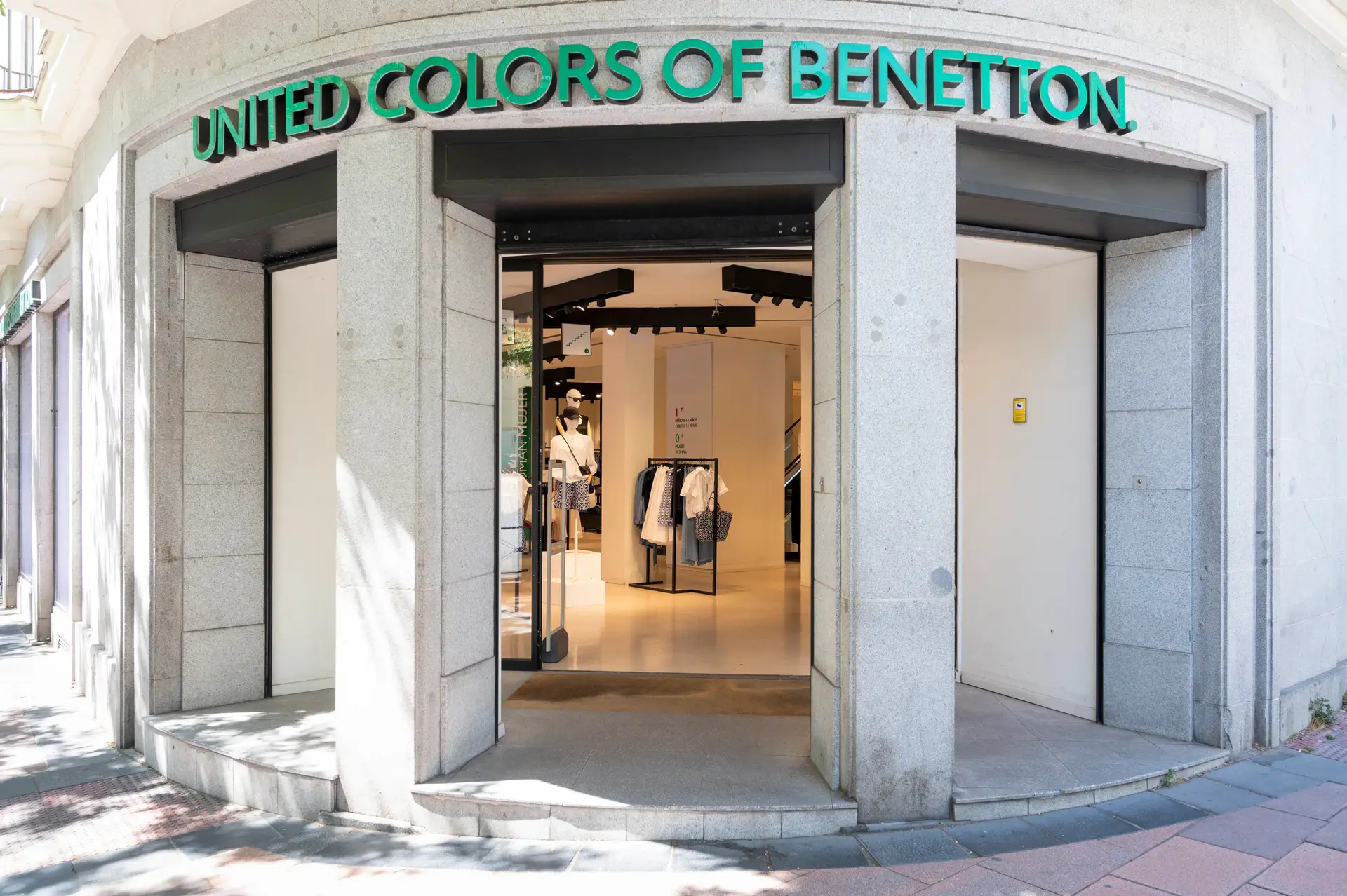 Fundador da Benetton anuncia "buraco" de €100 milhões e fala em "sacrifícios"