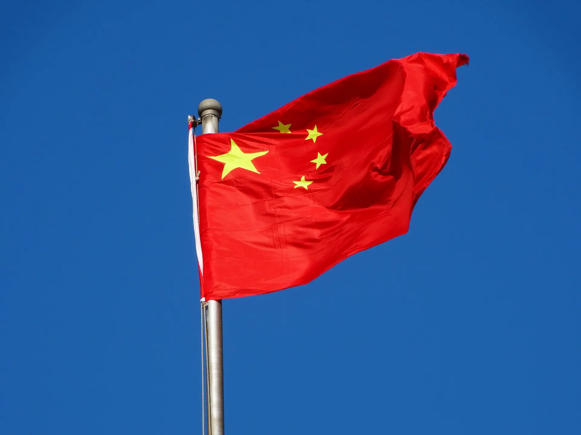 China pondera impor taxas sobre carros de alta cilindrada provenientes da UE