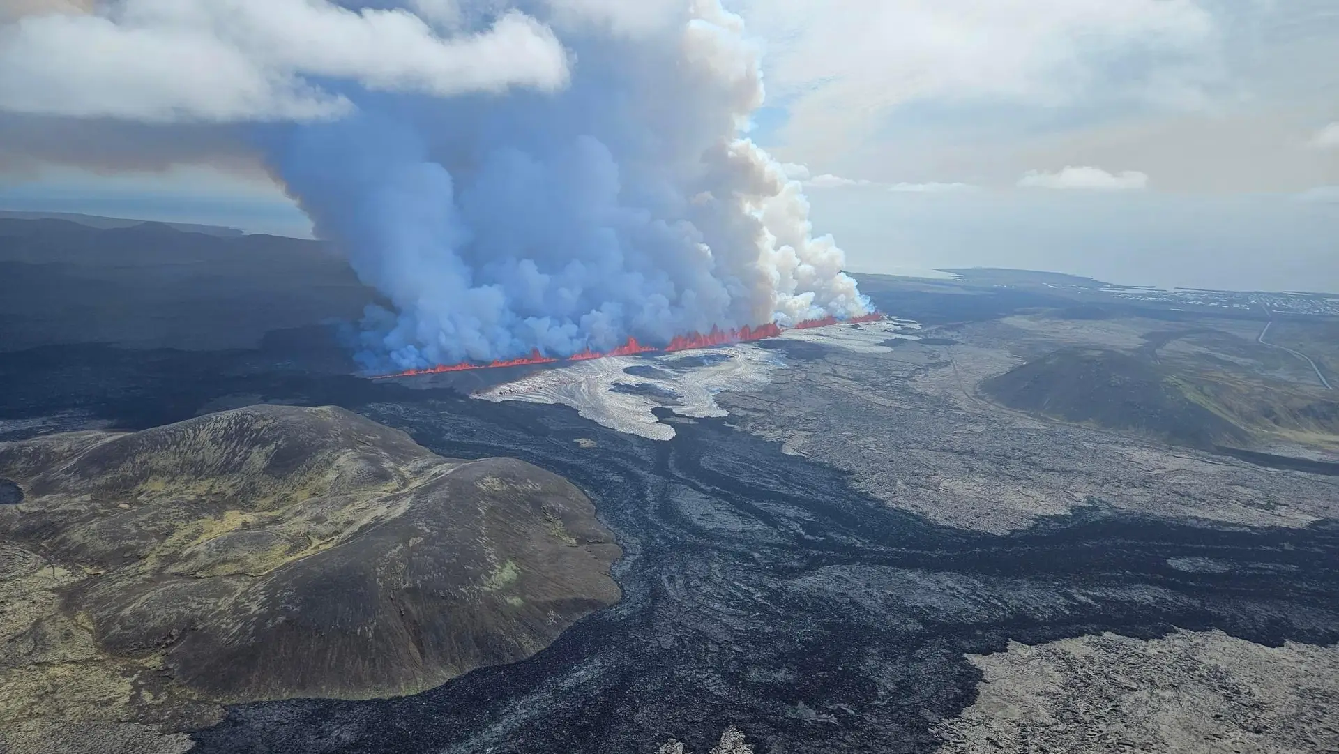 Vulcão volta a entrar em erupção na Islândia e ameaça cidade com 3800 habitantes