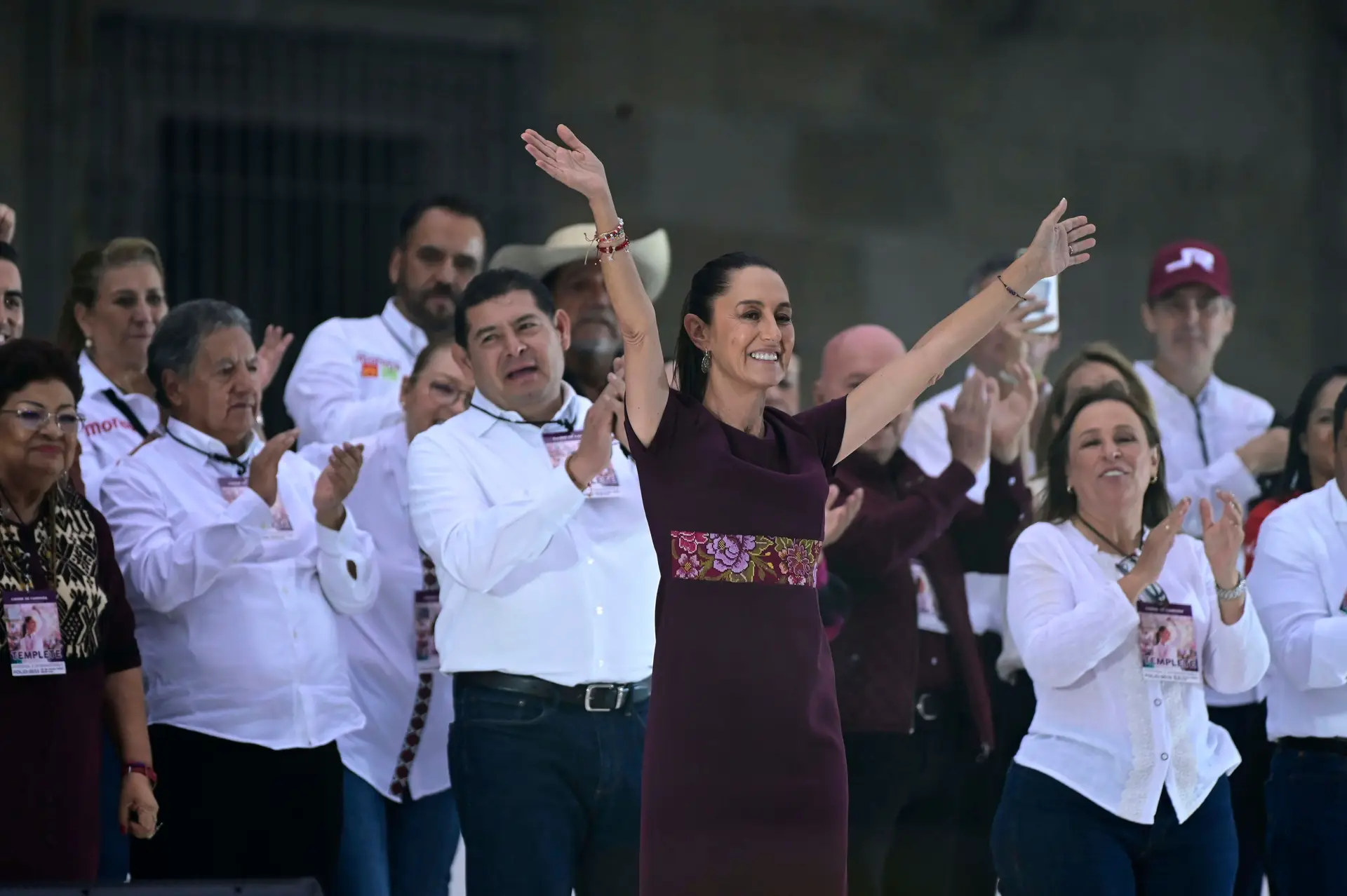Claudia Sheinbaum, seguidora do Presidente cessante Andrés Manuel López Obrador, é a mais provável vencedora das presidenciais 