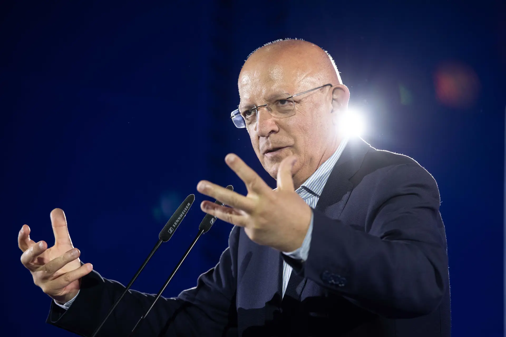 Santos Silva quer esquerda unida no combate à extrema-direita e vê referendo à imigração como “jogada populista”