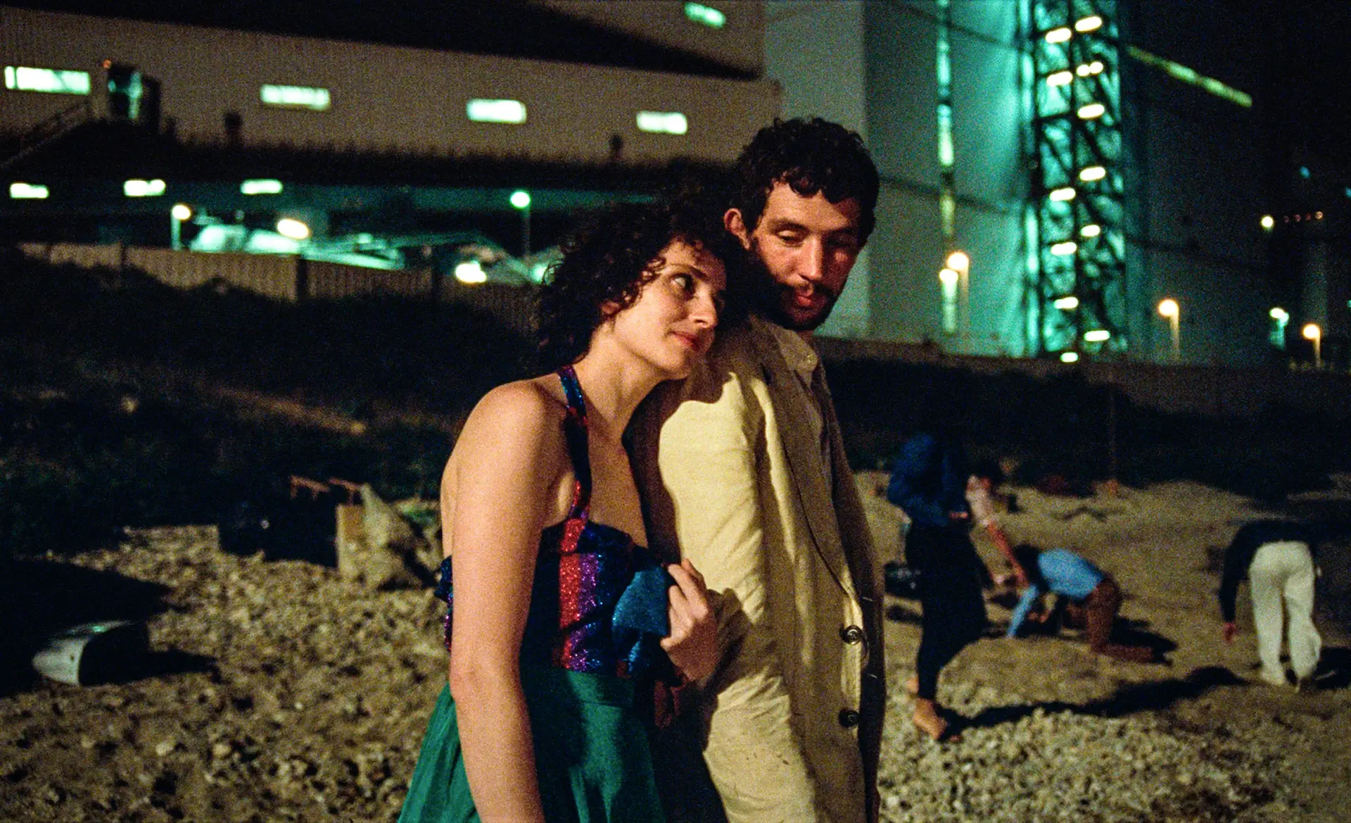 A brasileira Carol Duarte e o inglês Josh O’Connor protagonizam “A Quimera”, um filme com infâncias perdidas e amores que não se esqueceram
