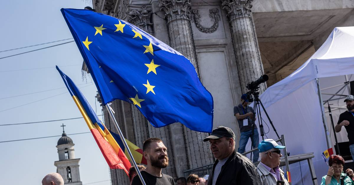 As eleições presidenciais e o referendo na Moldávia são uma luta entre o Ocidente e o Kremlin