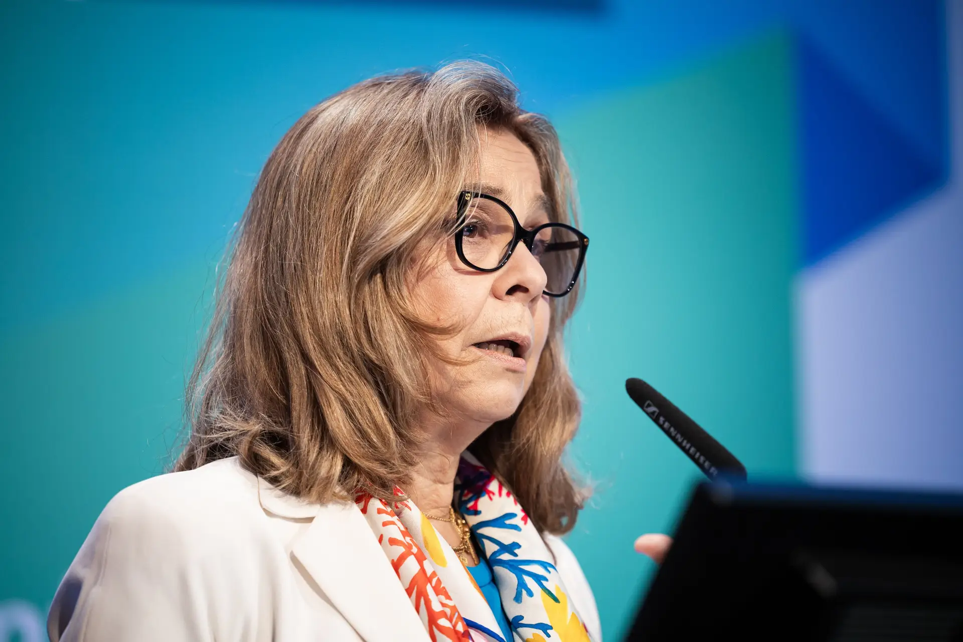 Ministra da Saúde sofreu ferimentos ligeiros e está em reparo depois acidente de viação