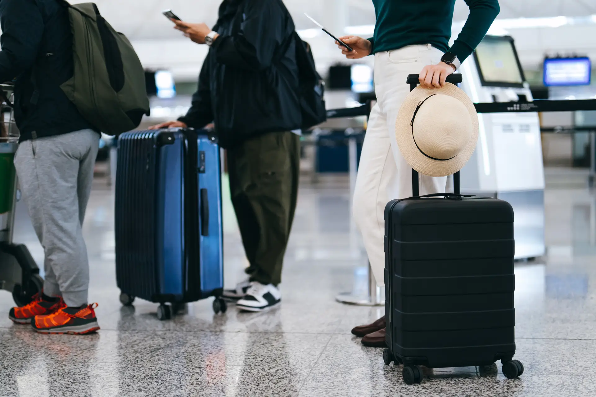 Seis aeroportos britânicos reintroduzem restrições ao transporte de líquidos