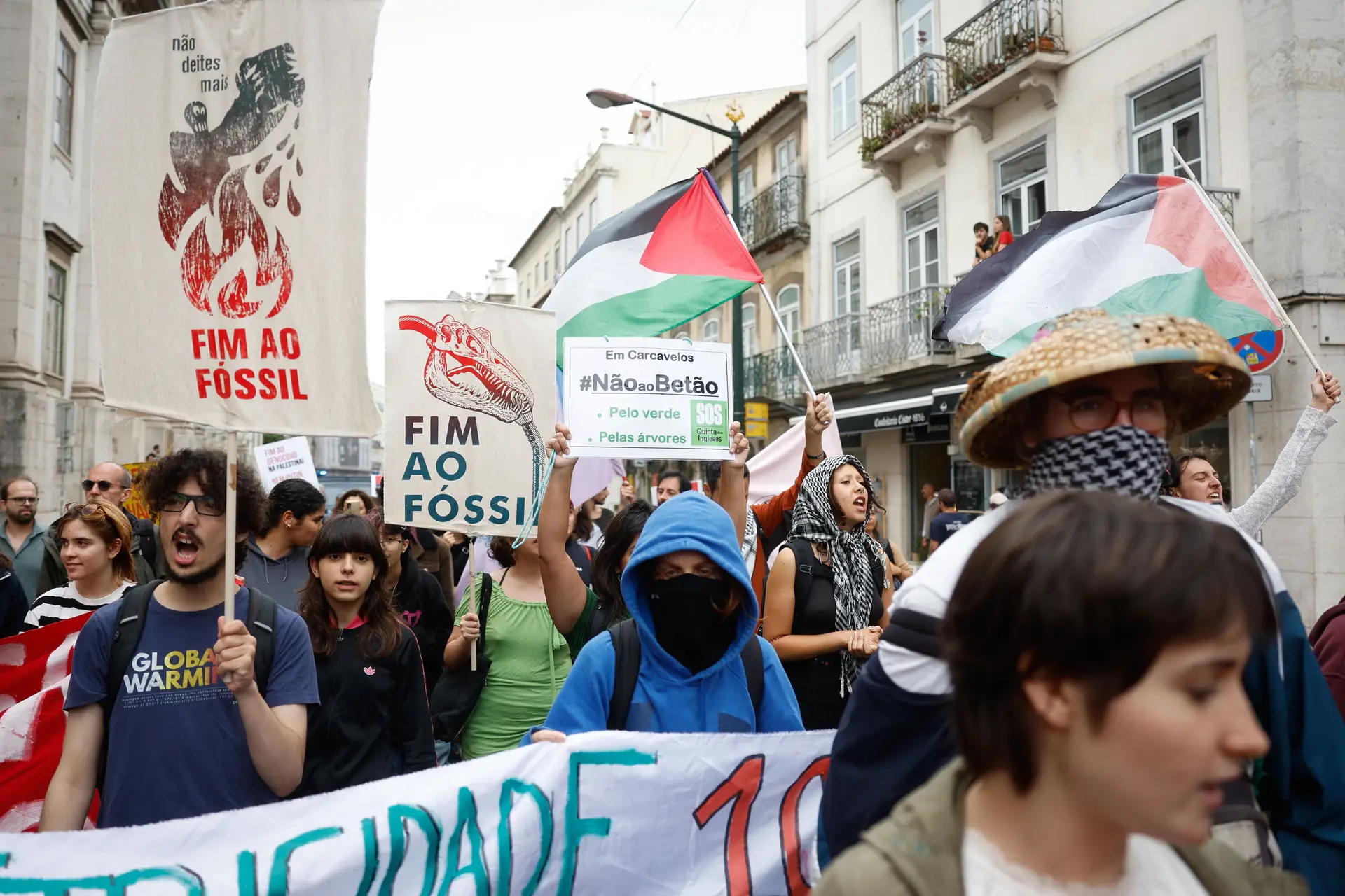 Grupo de ativistas pró-Palestina atinge com tinta gabinete de representação do Parlamento Europeu em Lisboa