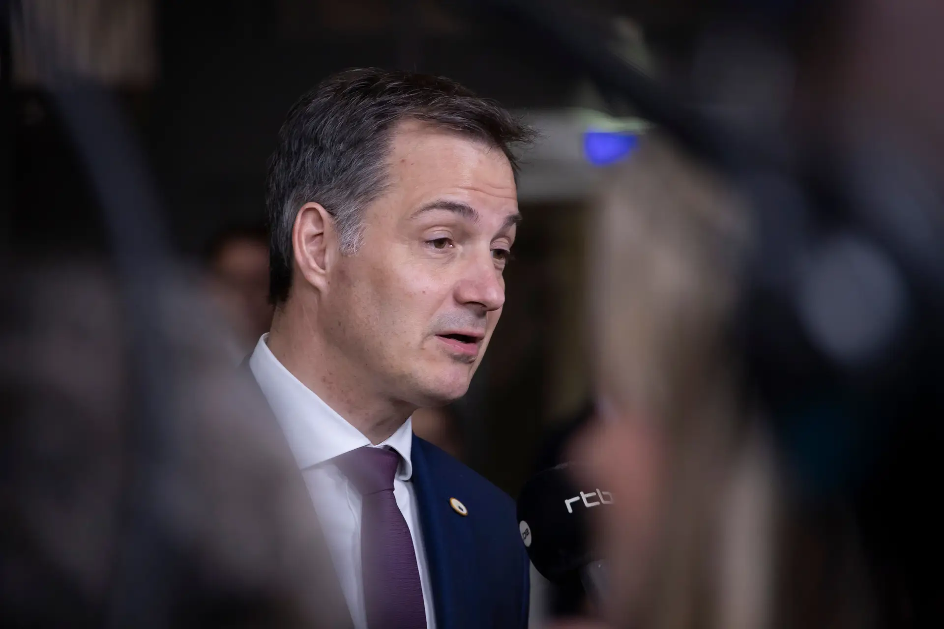 O primeiro-ministro belga, Alexander de Croo, apresentou a demissão do cargo depois do desaire nas legislativas de domingo