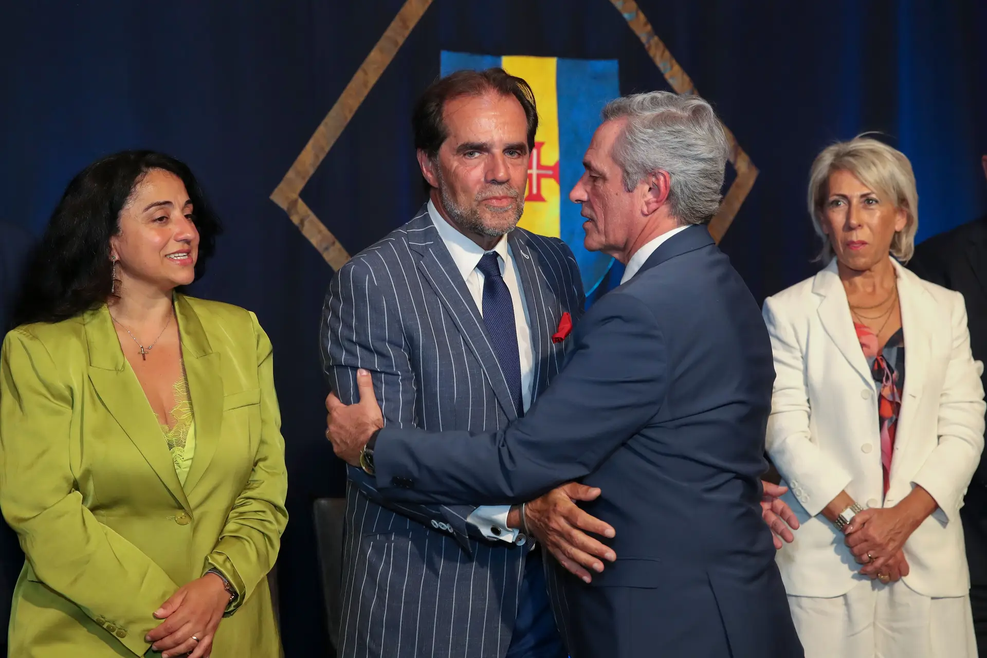 Miguel Albuquerque na tomada de posse com José Manuel Rodrigues, presidente do CDS e da Assembleia Legislativa da Madeira