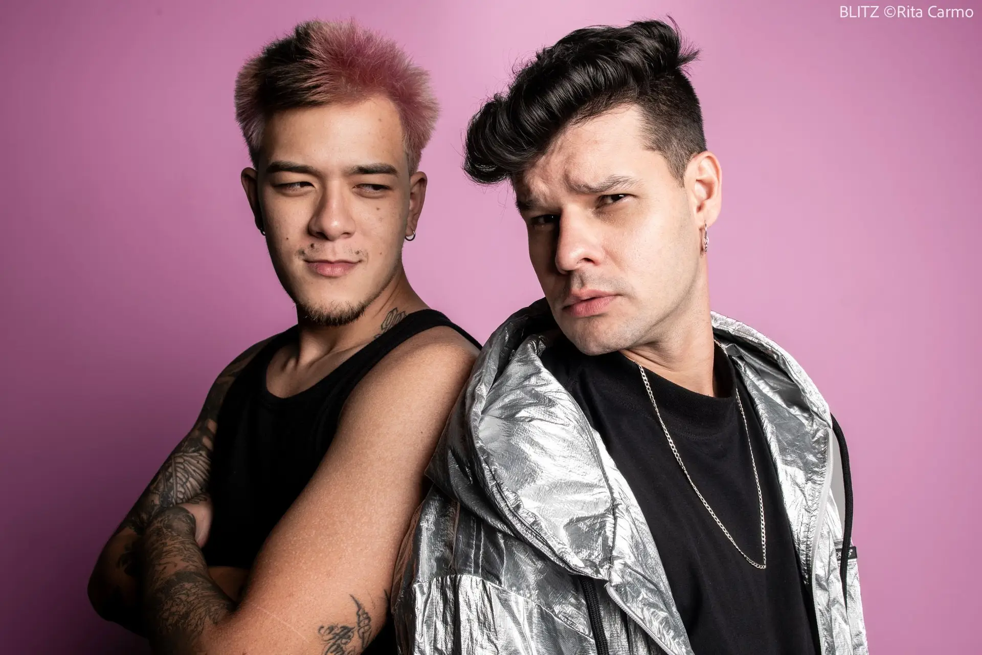 Beto Hinoto (esq.) e Ruy Brissac (dir.), do filme “Mamonas Assassinas”