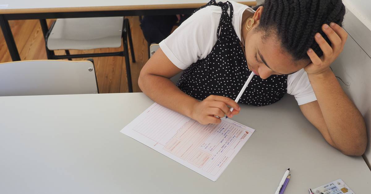 Fenprof admite apresentar queixa à PGR pelos problemas na classificação dos exames nacionais