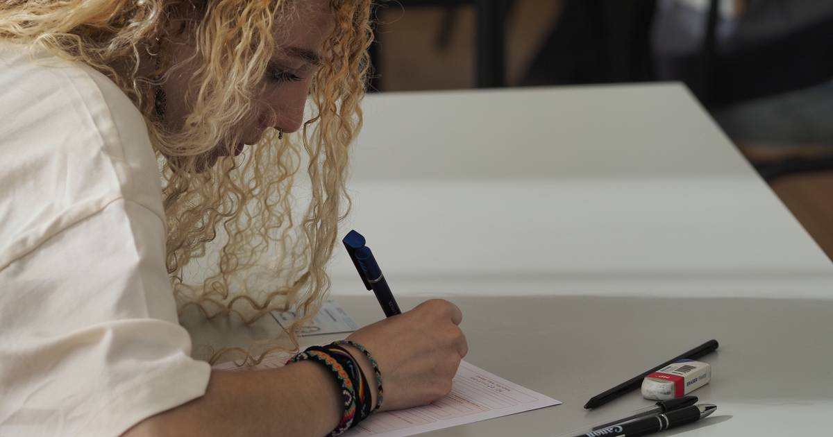Exames estão "todos" classificados, mas nem todos os professores conseguiram concluir o trabalho
